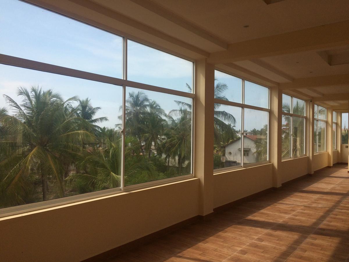Waves By Tranquil Hotel Negombo Exterior photo