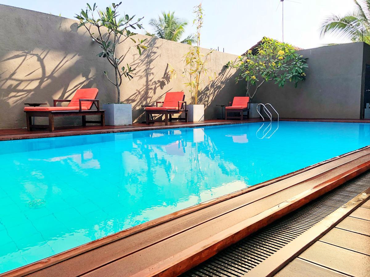 Waves By Tranquil Hotel Negombo Exterior photo
