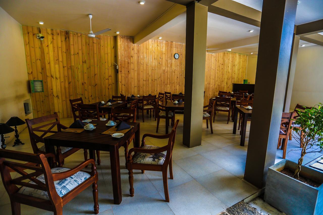 Waves By Tranquil Hotel Negombo Exterior photo
