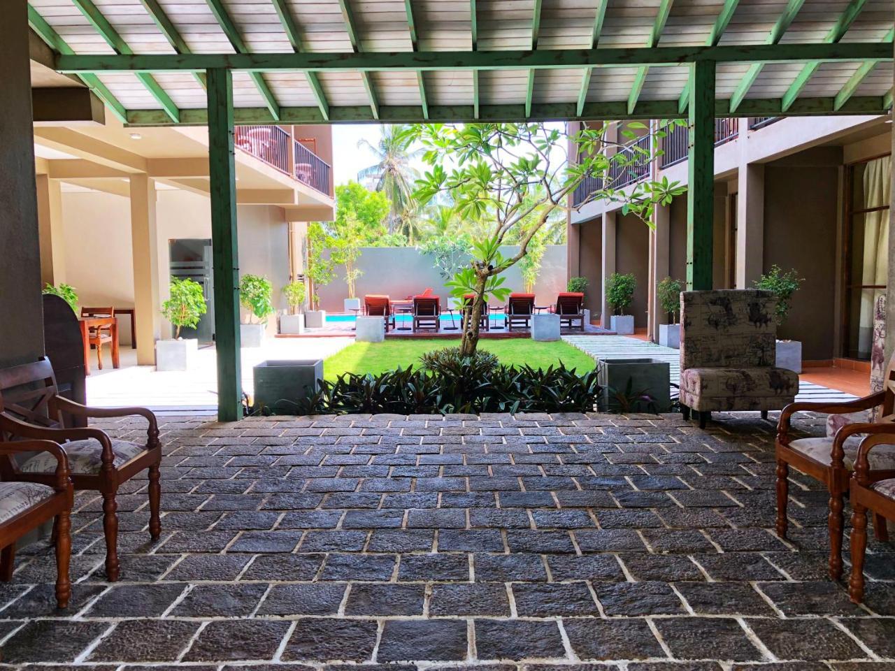 Waves By Tranquil Hotel Negombo Exterior photo