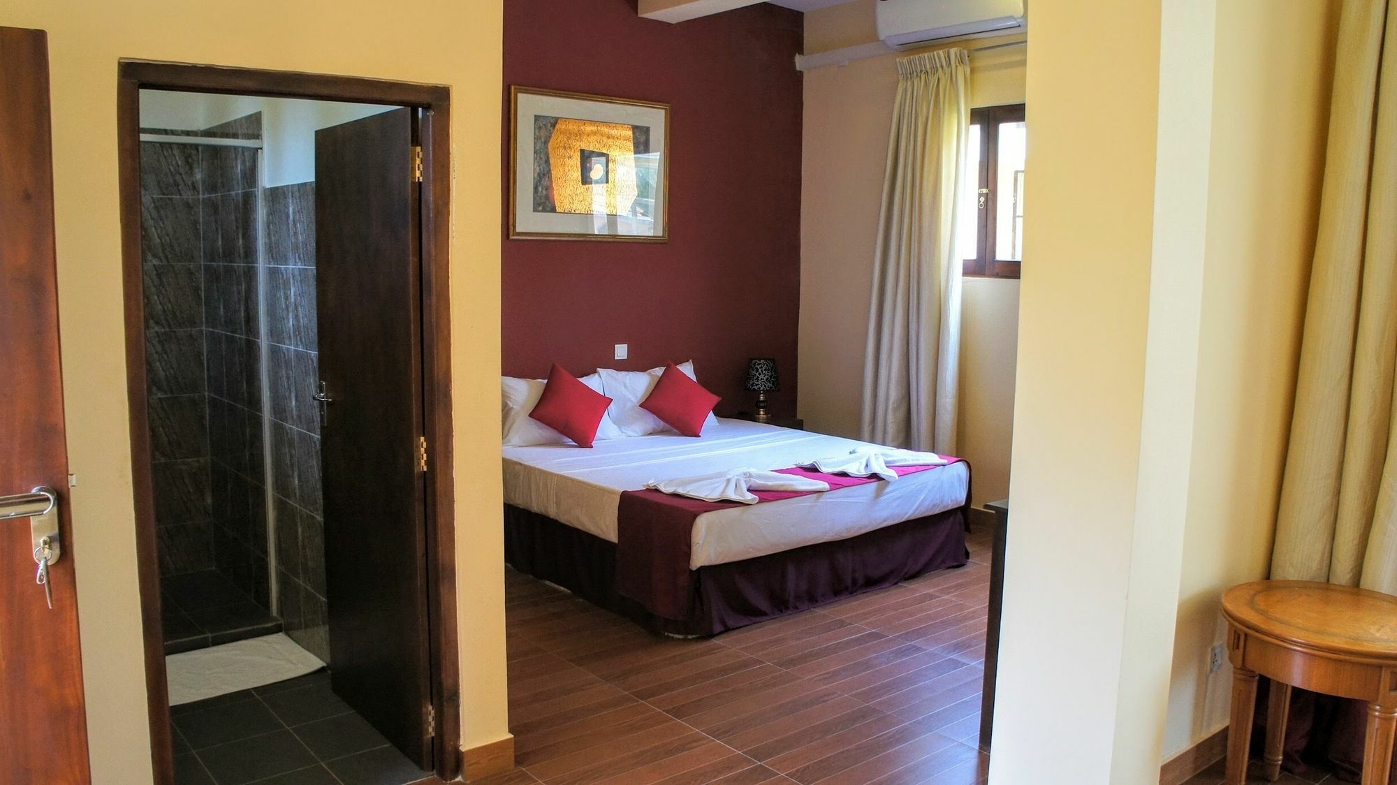 Waves By Tranquil Hotel Negombo Exterior photo