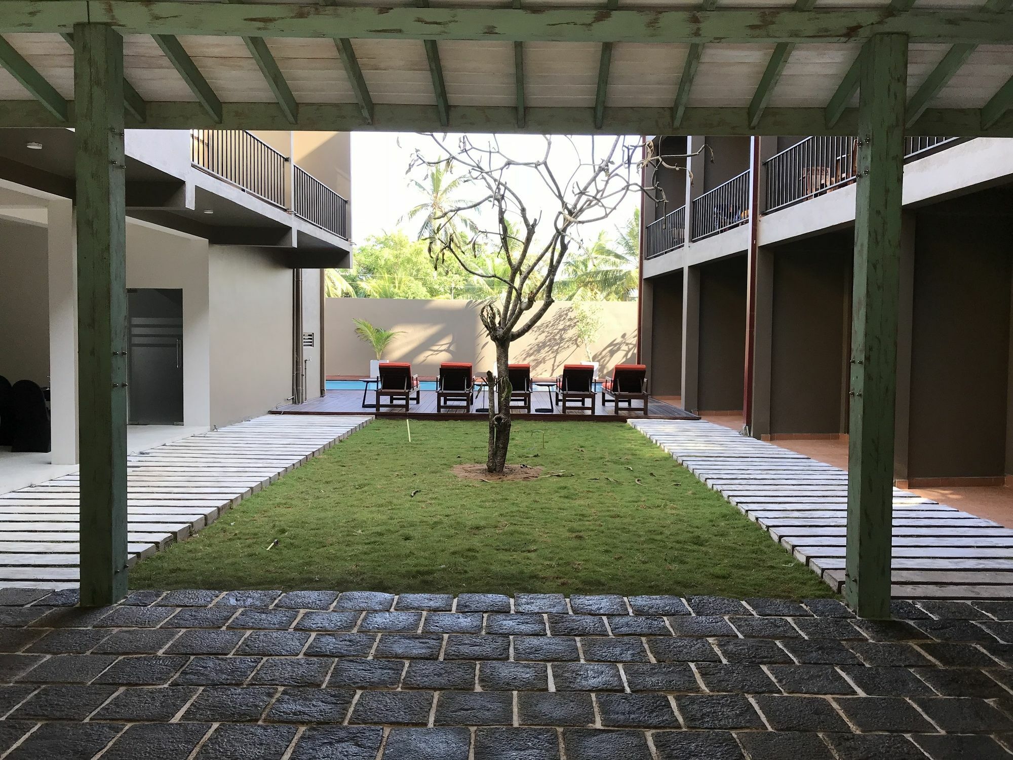 Waves By Tranquil Hotel Negombo Exterior photo