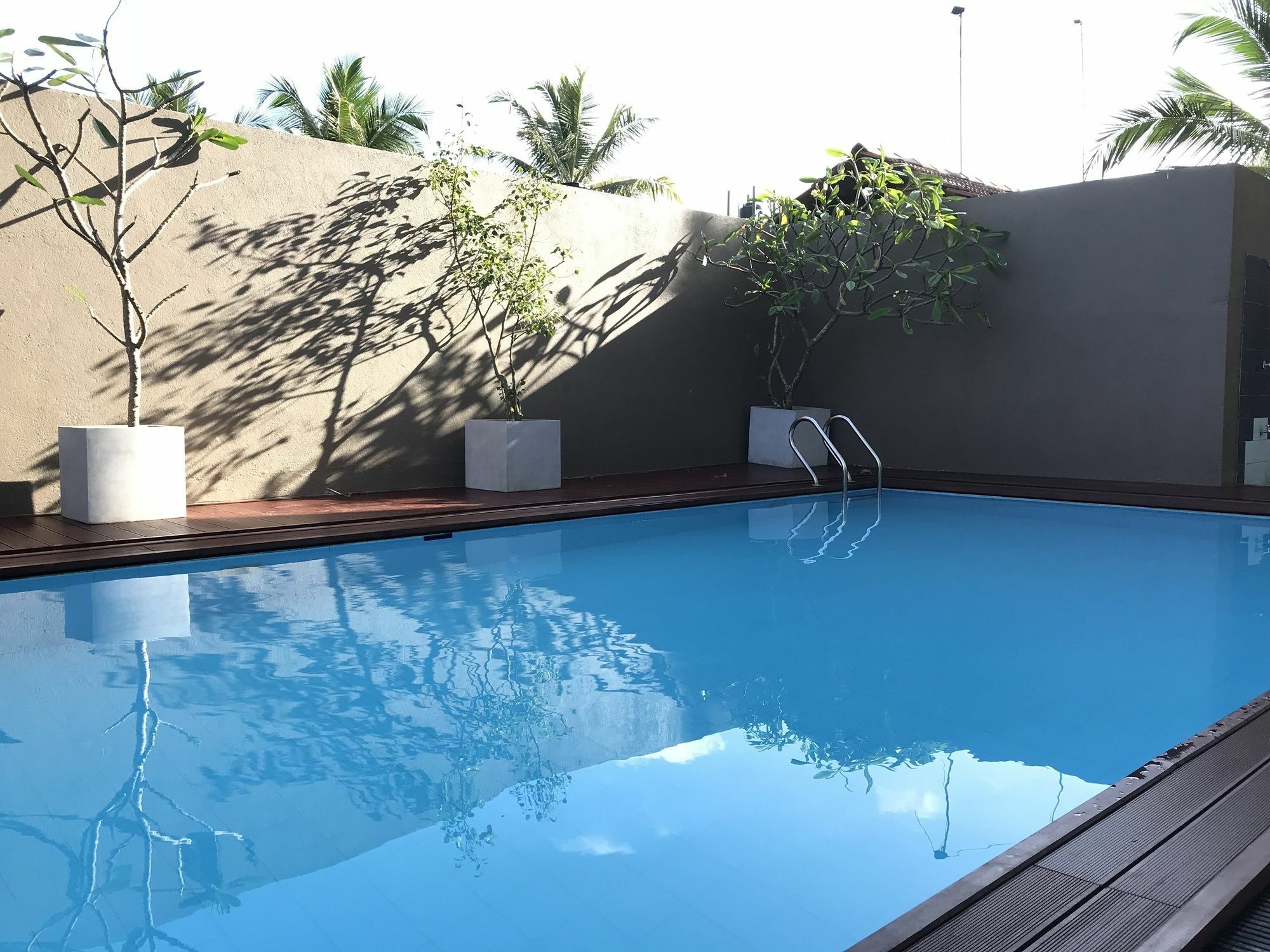 Waves By Tranquil Hotel Negombo Exterior photo